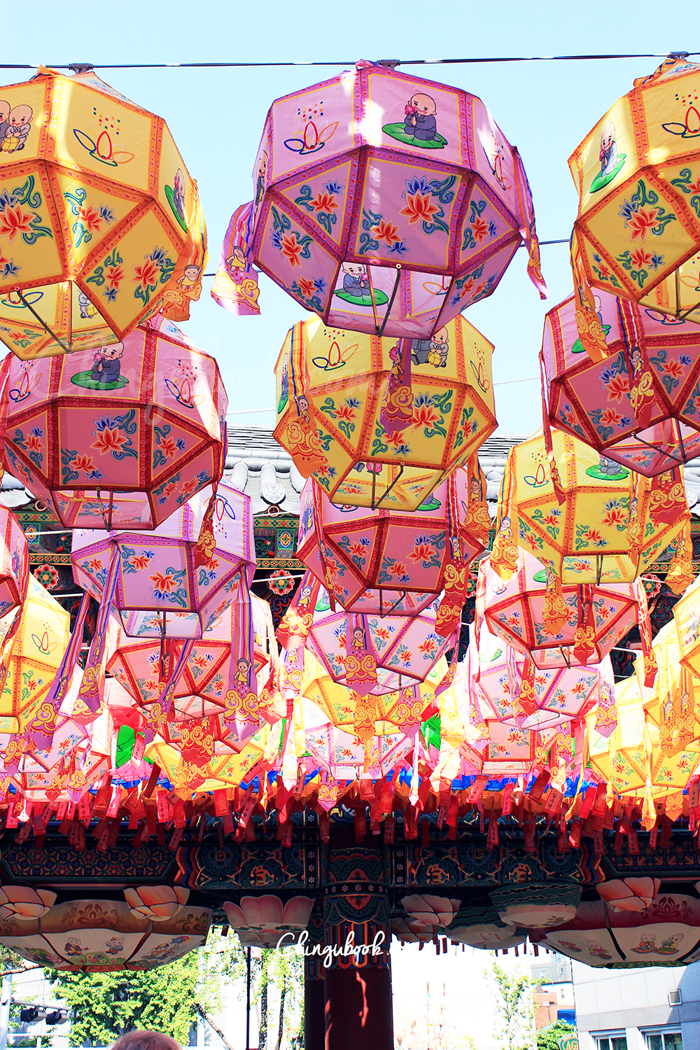 Festival des lanternes de Lotus Yeon Deung Hoe 연등회 Seokga Tansinil  석가탄신일 Cor&eacute;e du Sud Chingubook