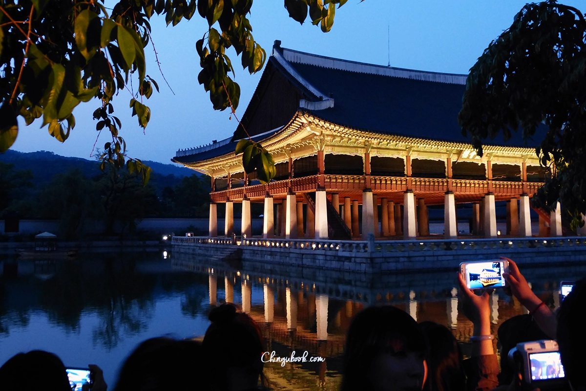 Gyeongbokgung Palace pavillon Gyeonghoeru - incontournable de Séoul