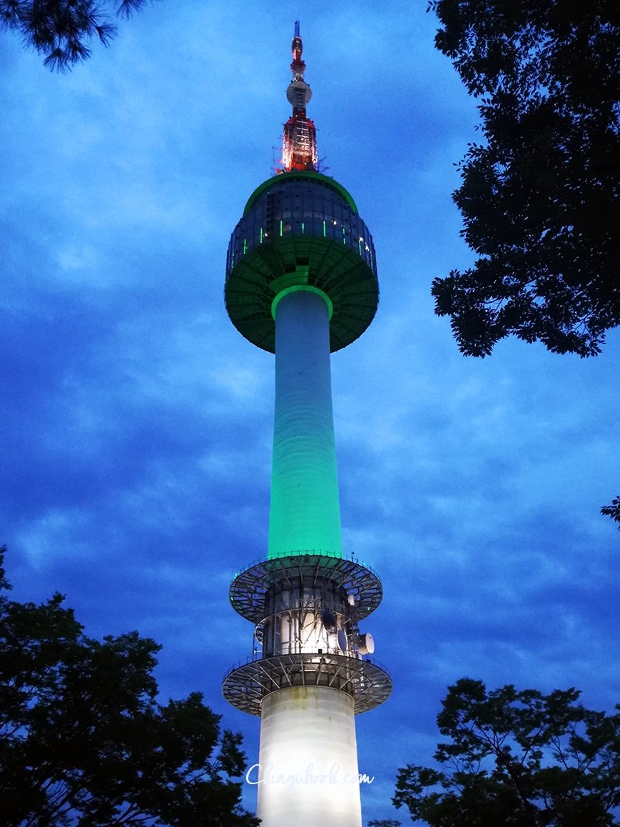 Namsan Tower by night - incontournable de Séoul